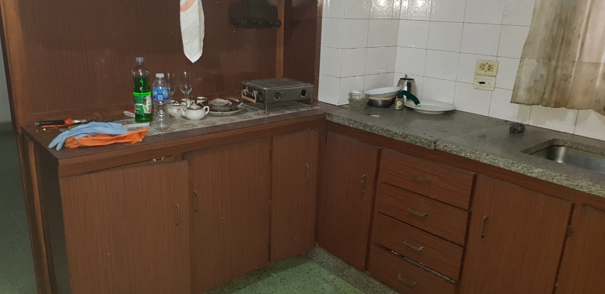 AMPLIO CHALET INMEJORABLE UBICACION EN BANFIELD
