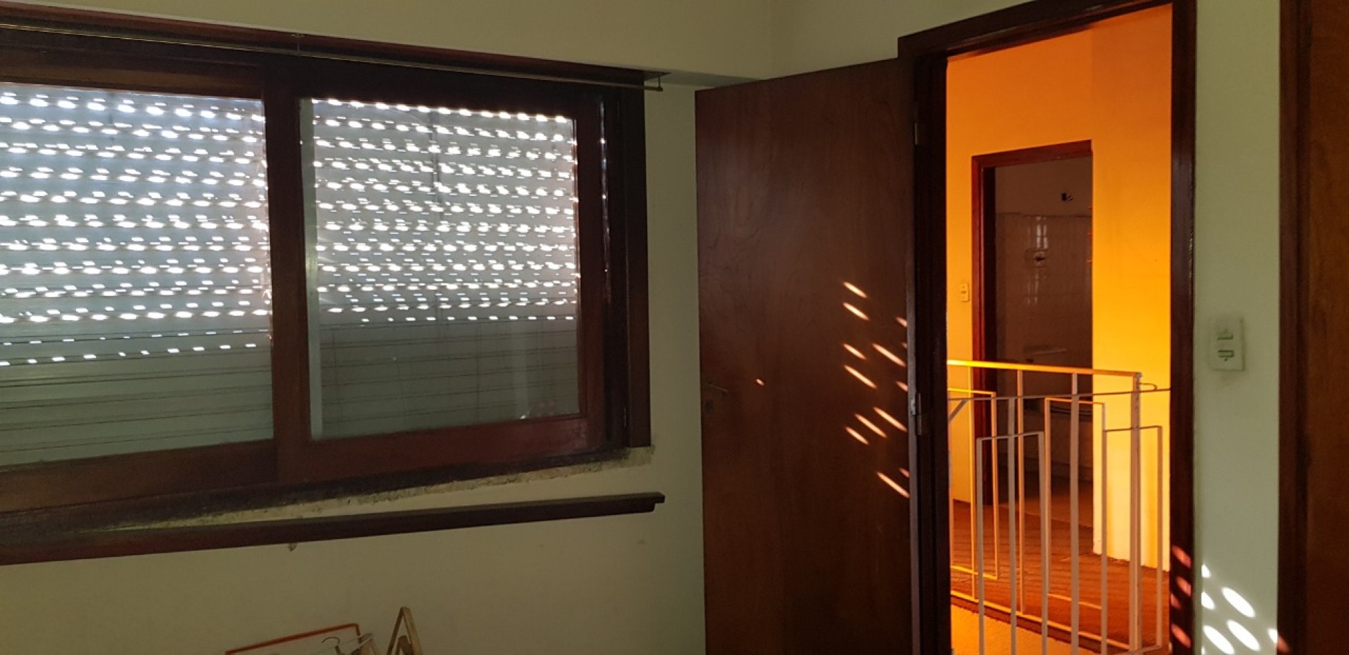 AMPLIO CHALET INMEJORABLE UBICACION EN BANFIELD