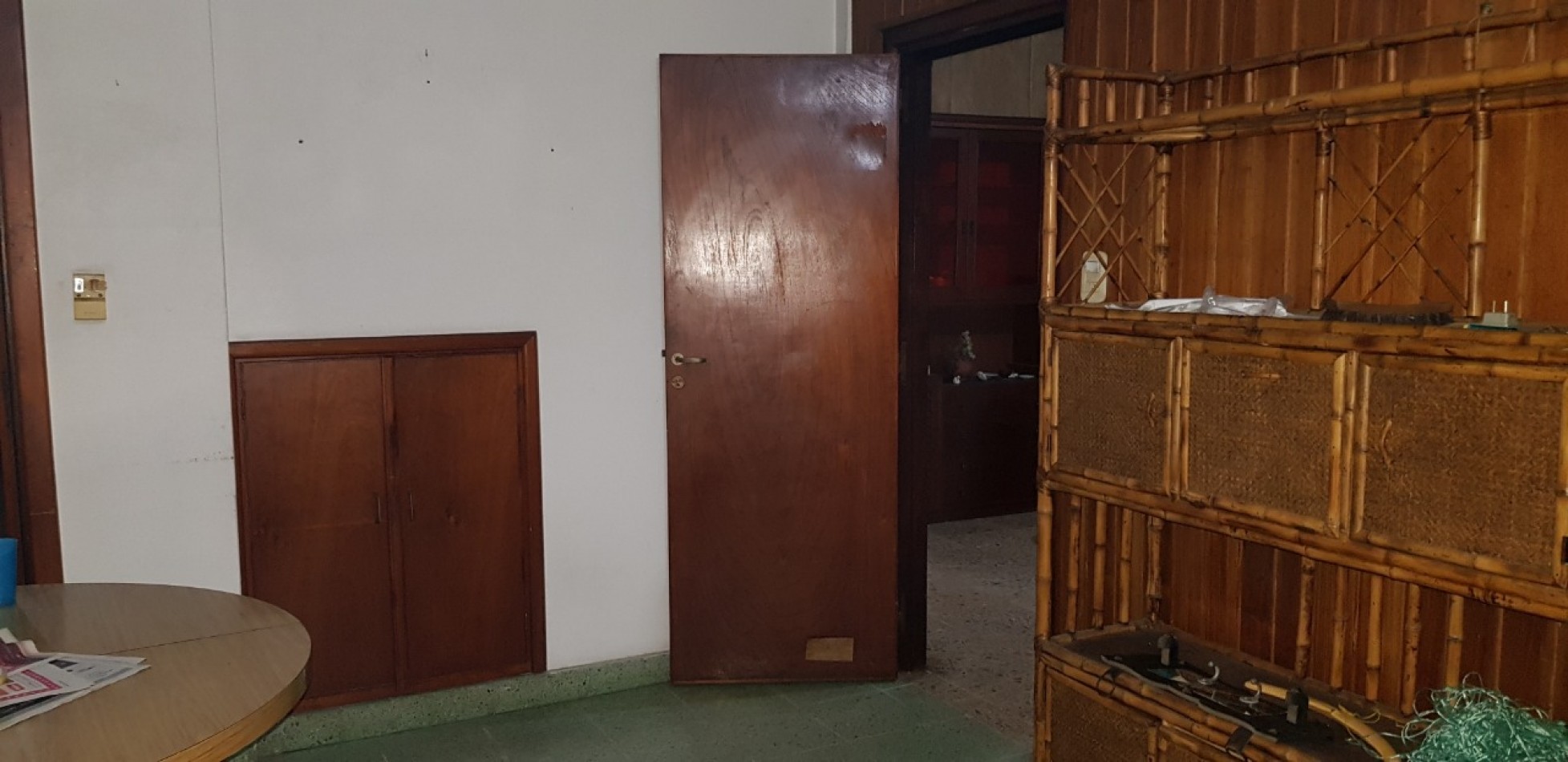AMPLIO CHALET INMEJORABLE UBICACION EN BANFIELD