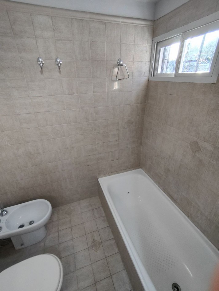 Casa Remodelada a Nueva con Gran Parque en Adrogue - Ubicacion Privilegiada