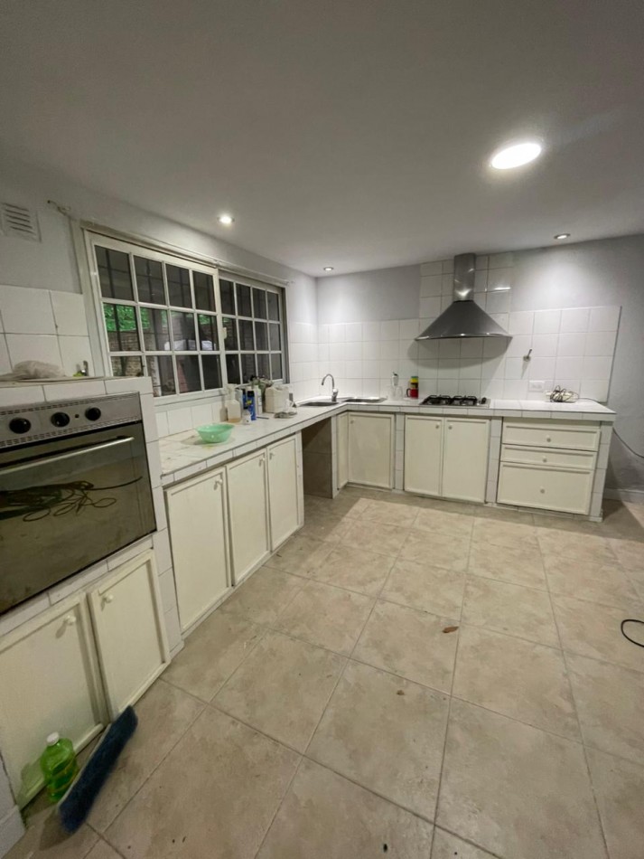 Casa Remodelada a Nueva con Gran Parque en Adrogue - Ubicacion Privilegiada