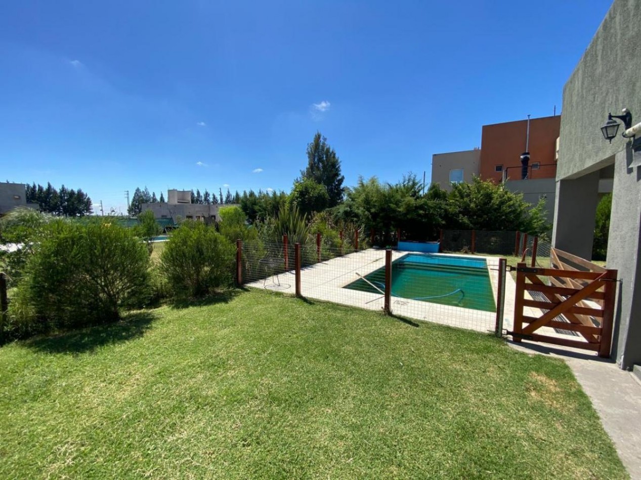 Moderna casa 4 dormitorios con pileta en Horizontes al Sur - Lista para mudarse