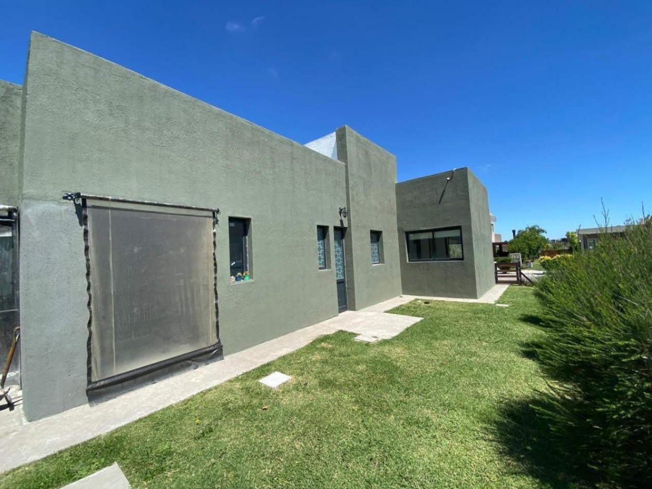 Moderna casa 4 dormitorios con pileta en Horizontes al Sur - Lista para mudarse