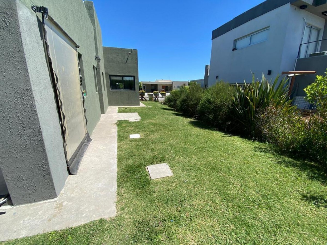 Moderna casa 4 dormitorios con pileta en Horizontes al Sur - Lista para mudarse