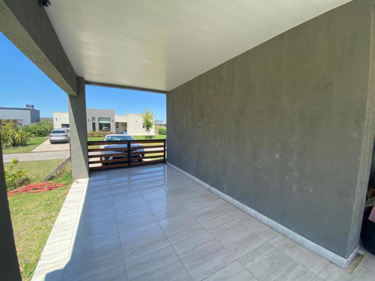 Moderna casa 4 dormitorios con pileta en Horizontes al Sur - Lista para mudarse