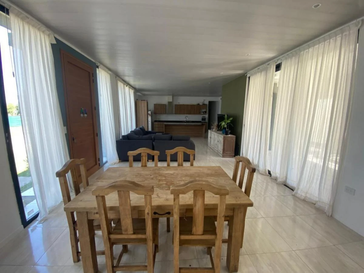 Moderna casa 4 dormitorios con pileta en Horizontes al Sur - Lista para mudarse