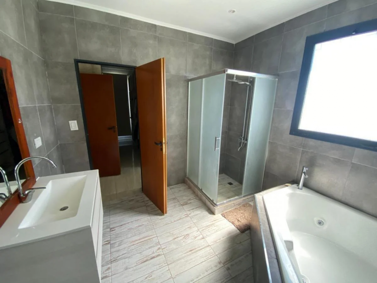 Moderna casa 4 dormitorios con pileta en Horizontes al Sur - Lista para mudarse