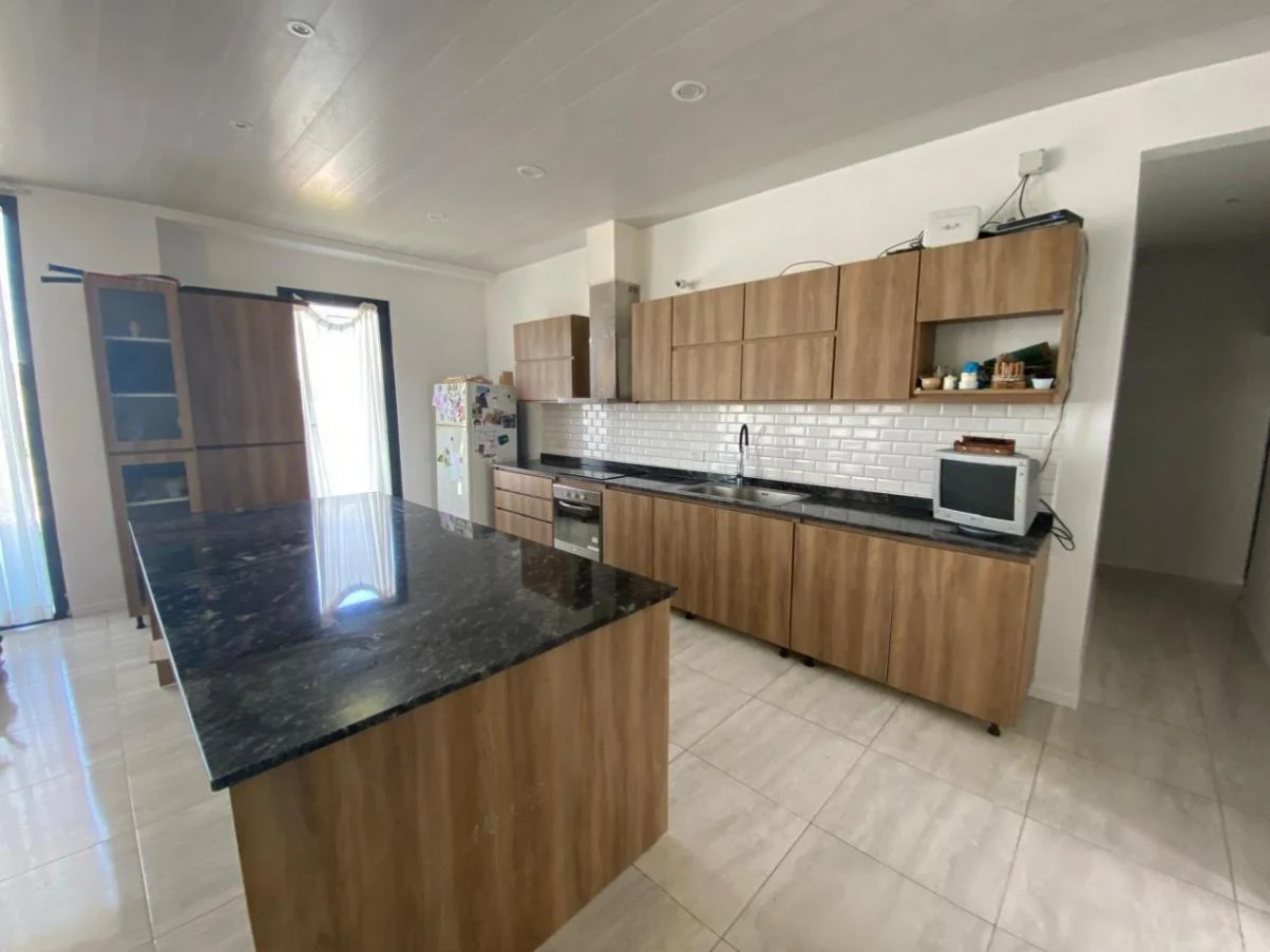 Moderna casa 4 dormitorios con pileta en Horizontes al Sur - Lista para mudarse