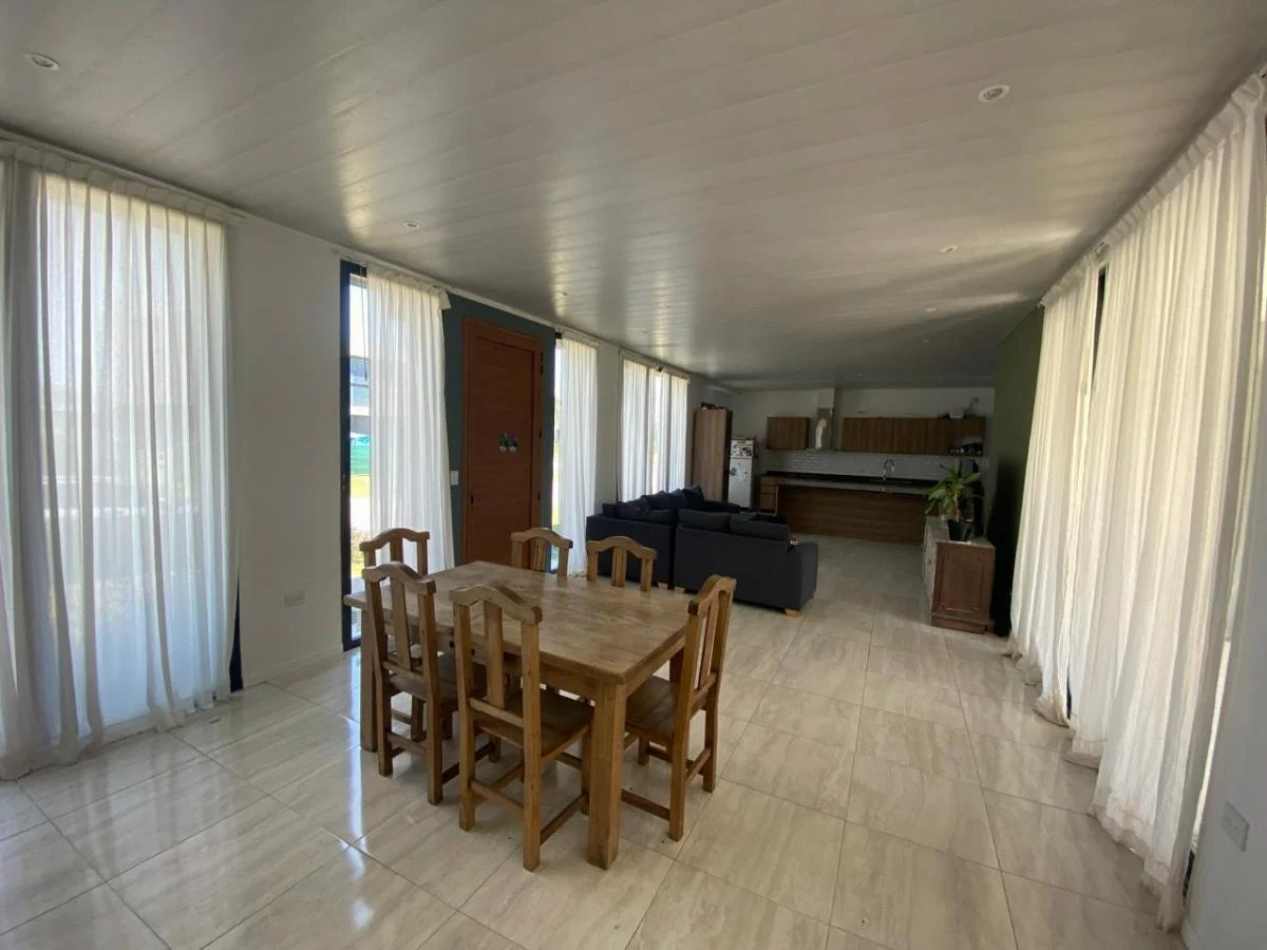 Moderna casa 4 dormitorios con pileta en Horizontes al Sur - Lista para mudarse