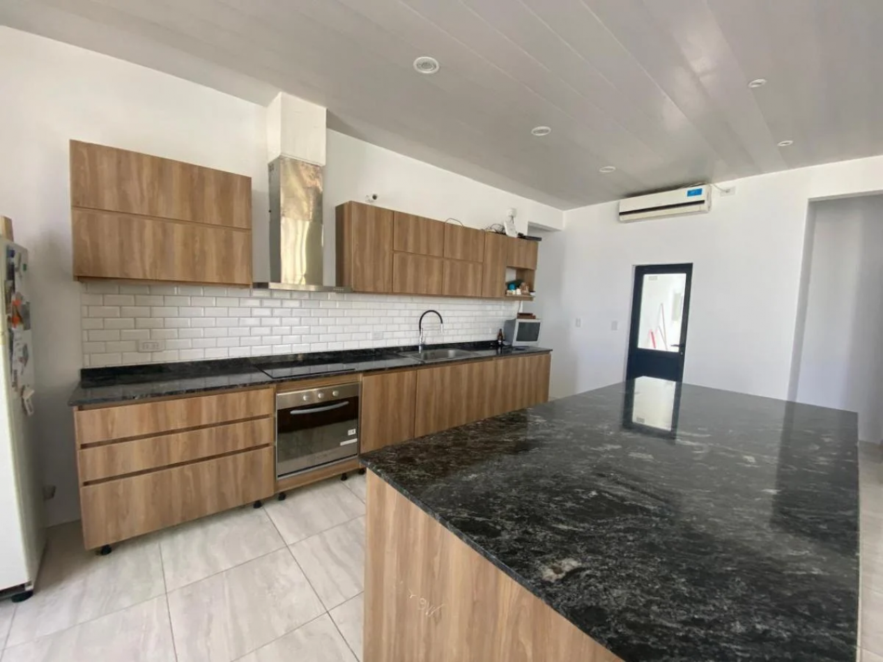 Moderna casa 4 dormitorios con pileta en Horizontes al Sur - Lista para mudarse