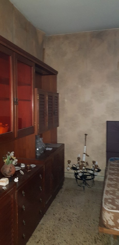 AMPLIO CHALET INMEJORABLE UBICACION EN BANFIELD