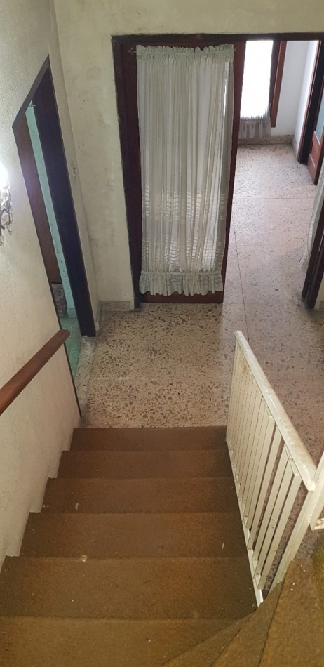 AMPLIO CHALET INMEJORABLE UBICACION EN BANFIELD