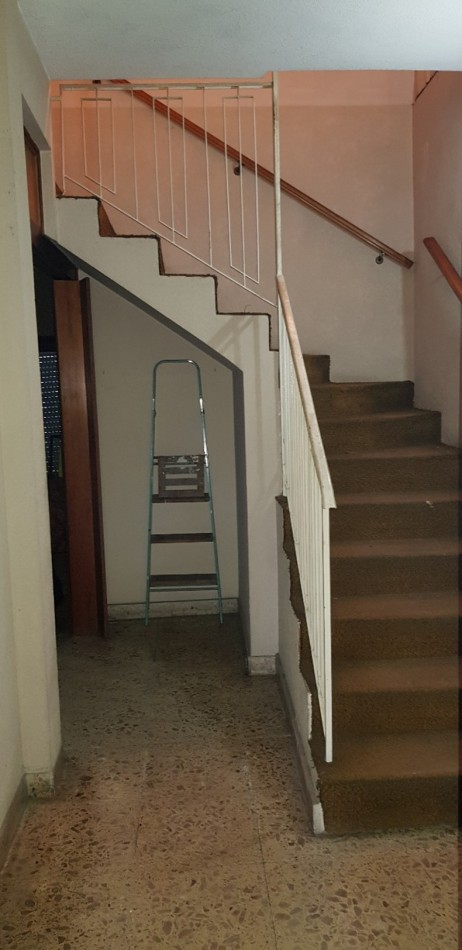 AMPLIO CHALET INMEJORABLE UBICACION EN BANFIELD