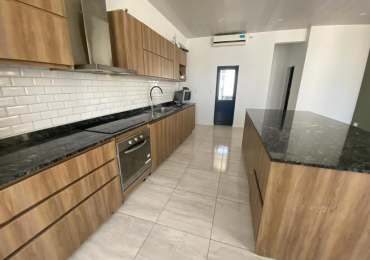 Moderna casa 4 dormitorios con pileta en Horizontes al Sur - Lista para mudarse