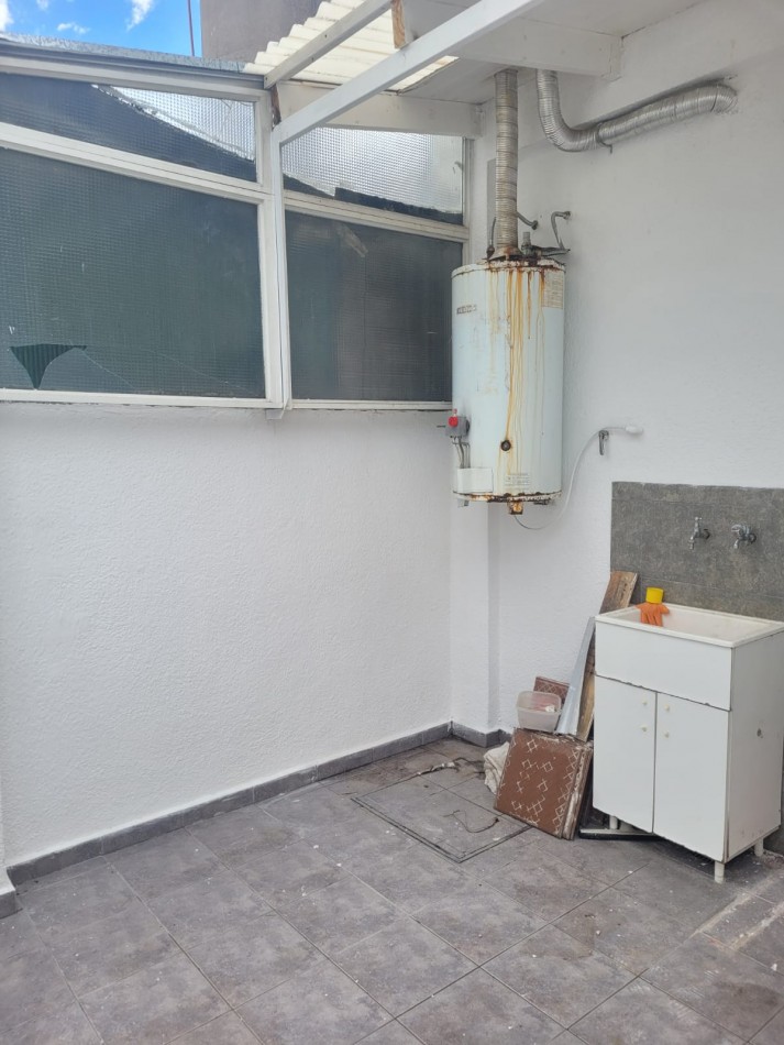 Duplex 3 amb, con cochera y patio