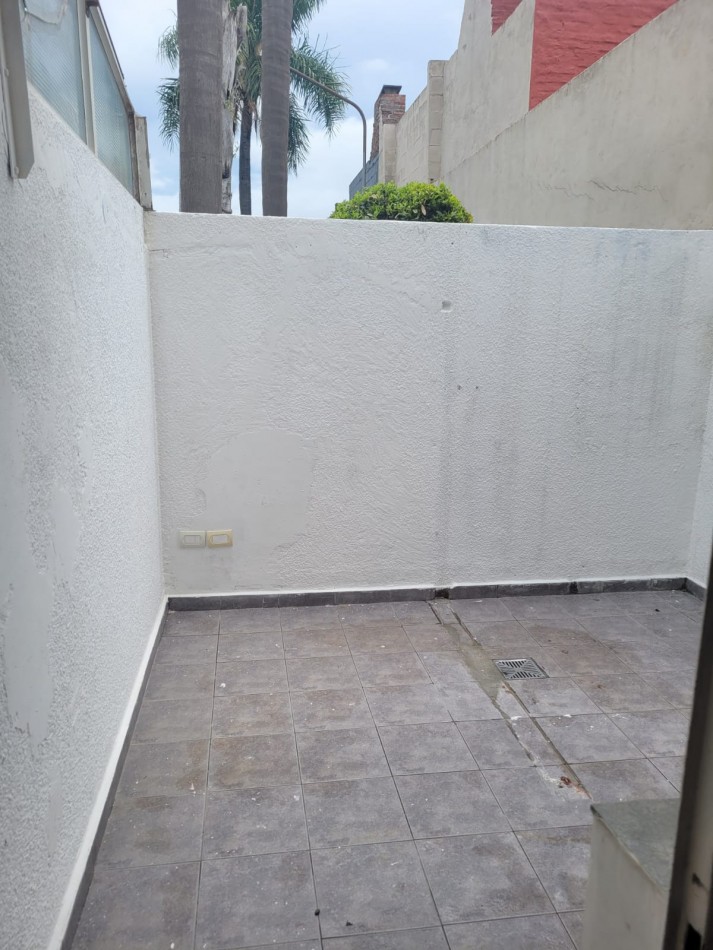Duplex 3 amb, con cochera y patio