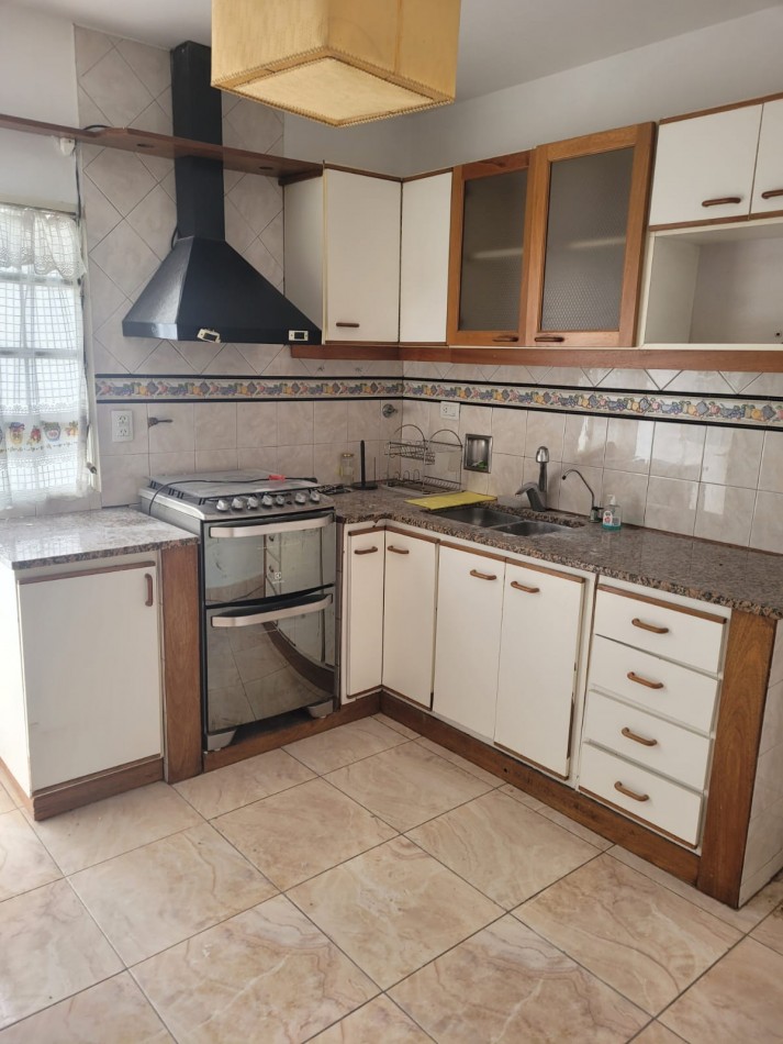 Duplex 3 amb, con cochera y patio