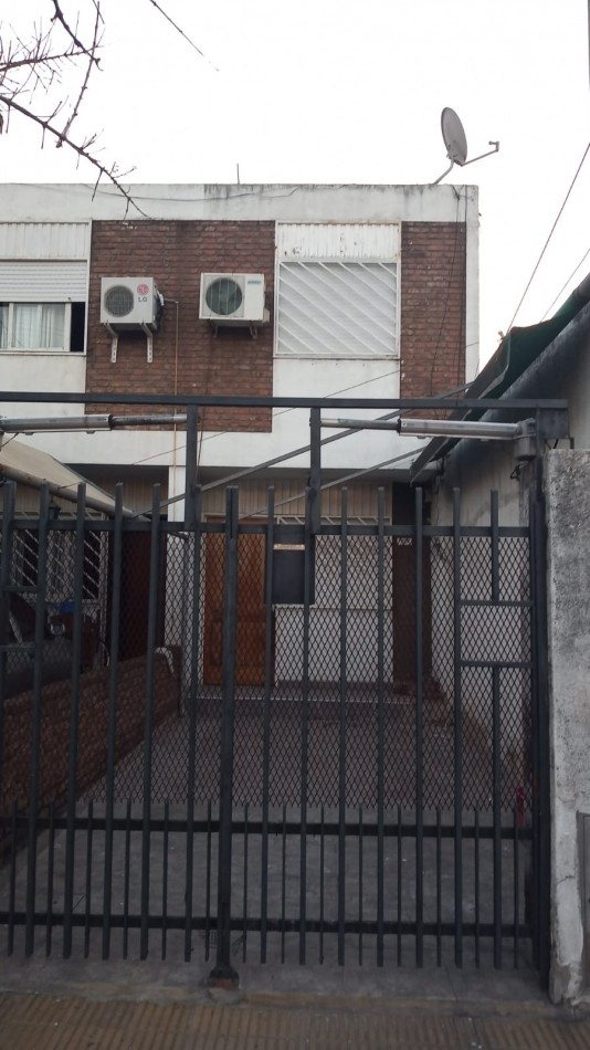 Duplex 3 amb, con cochera y patio