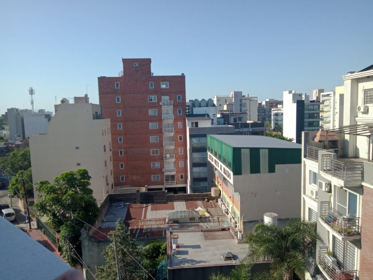 Monoambiente con balcon y cochera