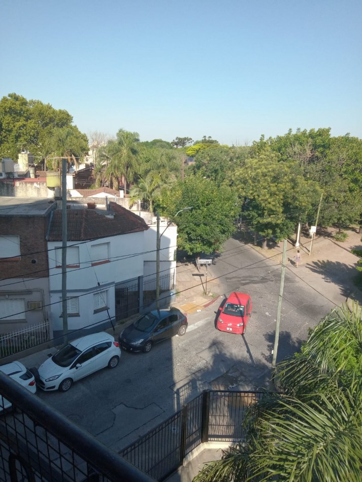 Monoambiente con balcon y cochera