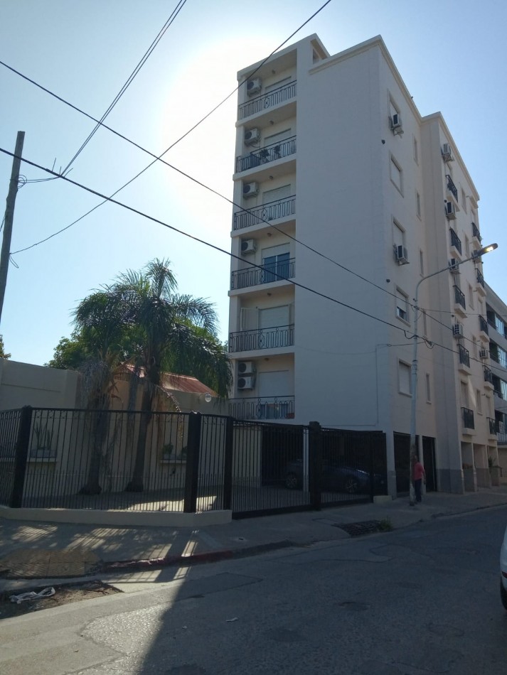 Monoambiente con balcon y cochera